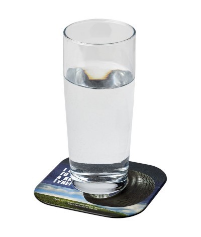 Sous-verre carré à base de plastique et pneu recyclés